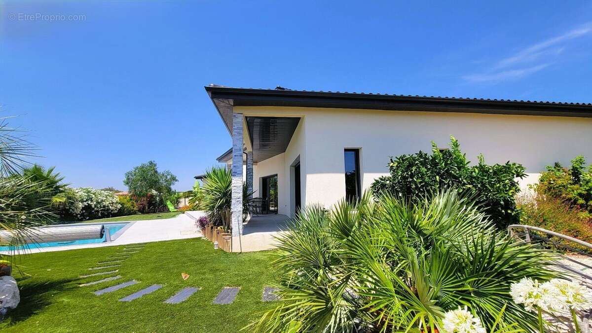 Maison 175 m² à Tourbes  - photo 3
