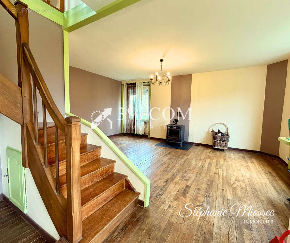 Maison à SAINT-VRAN