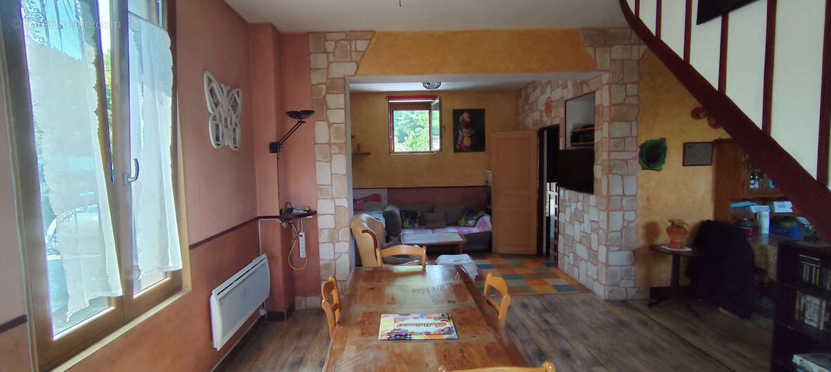 MAISON COGNIN Type 4 de 89.41 m2 + Terrasse abritée, cave, combles sur terrain de 1049 m2 - photo 7