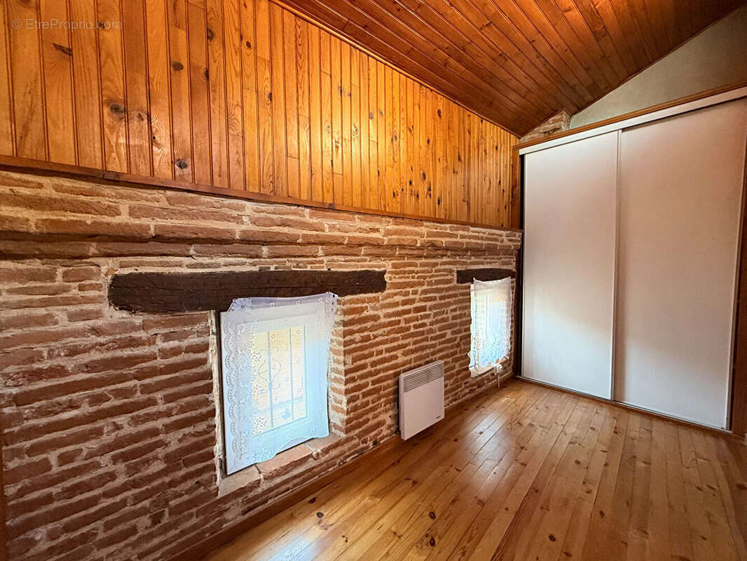 Appartement Duplex au coeur de Saint Sulpice la Pointe - Rare sur le marché ! - photo 9