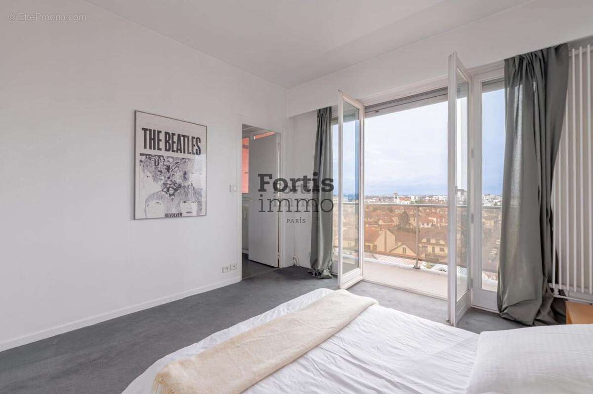 Appartement à LES PAVILLONS-SOUS-BOIS