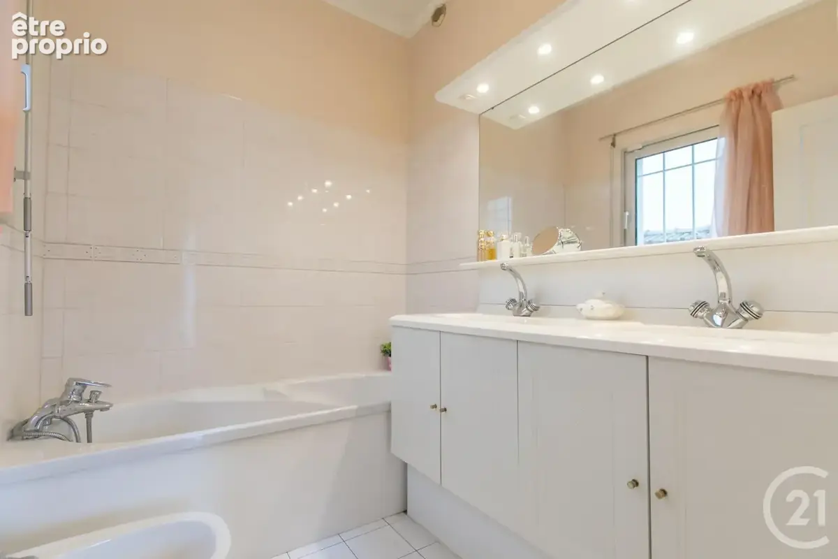 Maison 154 m² à Saint-Maur-Des-Fosses  - photo 16