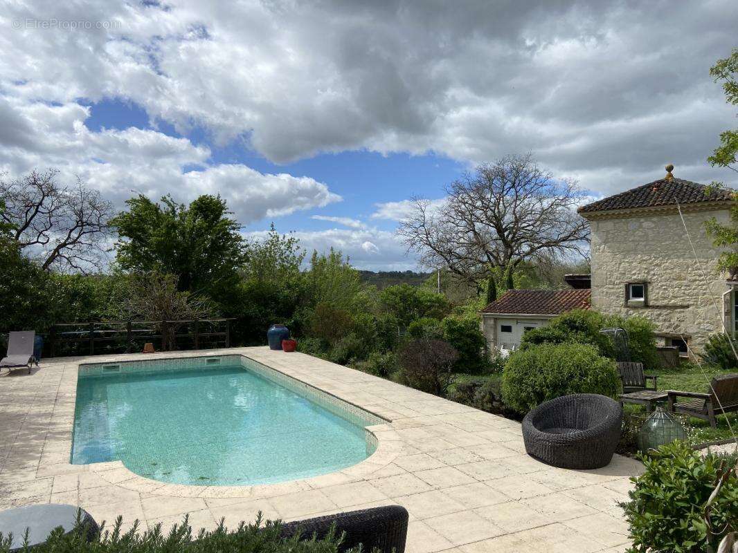 Propriété en pierre avec gîtes, piscine et vue - photo 2