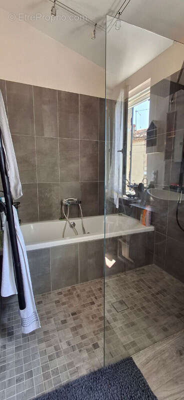 EXCLUSIVITE Maison de village garage et cour - photo 11