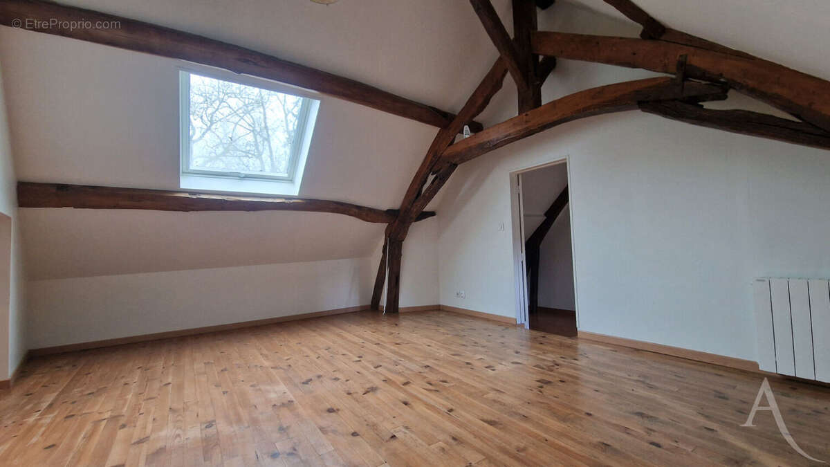 Maison à JOUY-MAUVOISIN
