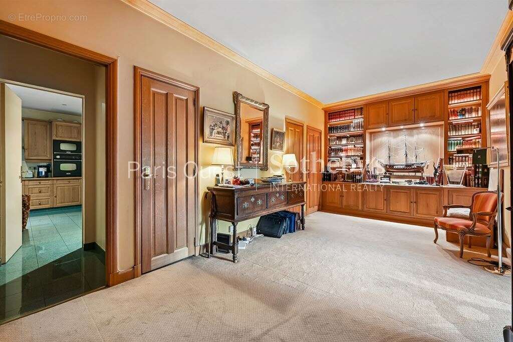 Appartement à NEUILLY-SUR-SEINE