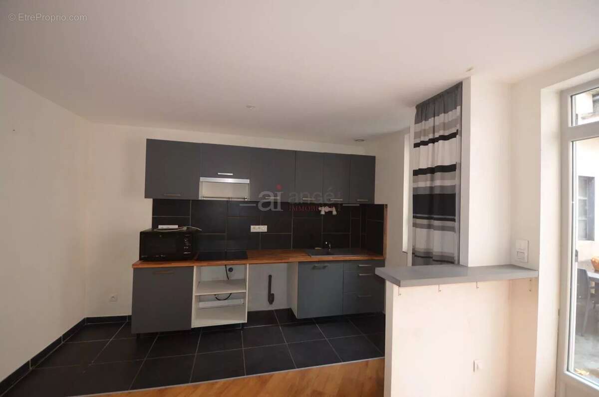 Appartement à NEUVILLE-SUR-AIN