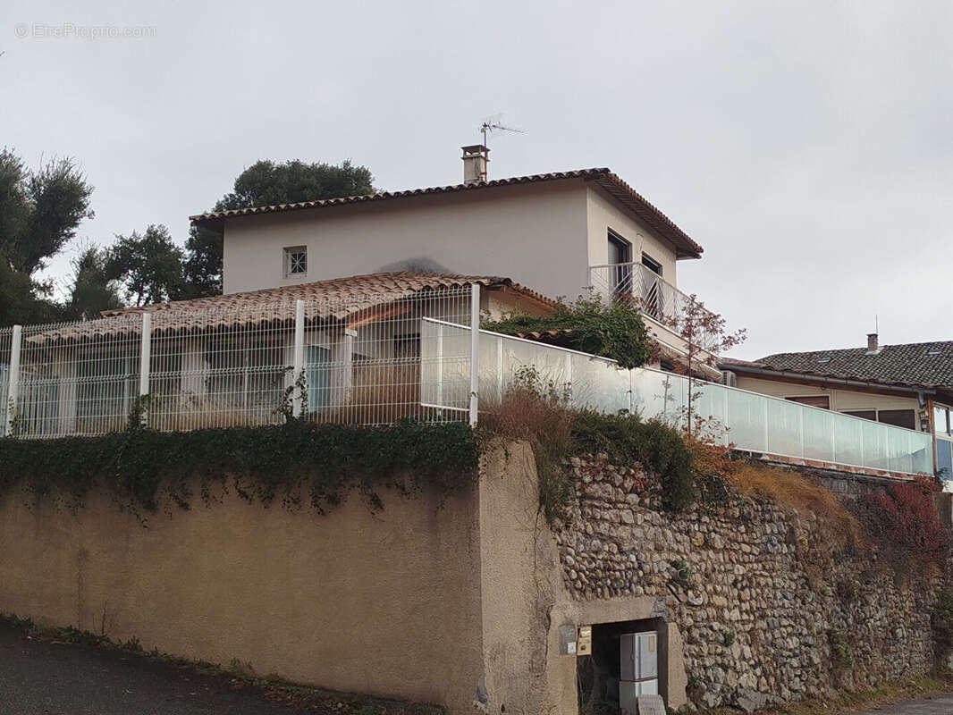 Maison à AIGLUN