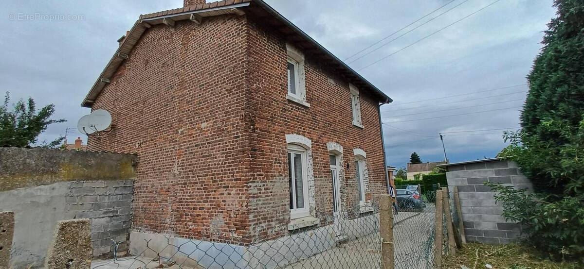 Maison à OSTRICOURT