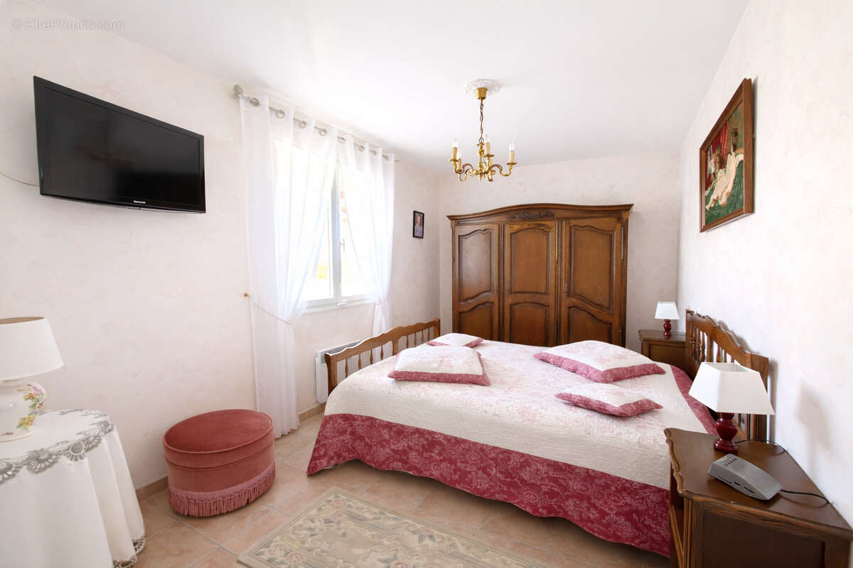 Maison à SAINT-LAURENT-DE-LA-SALANQUE