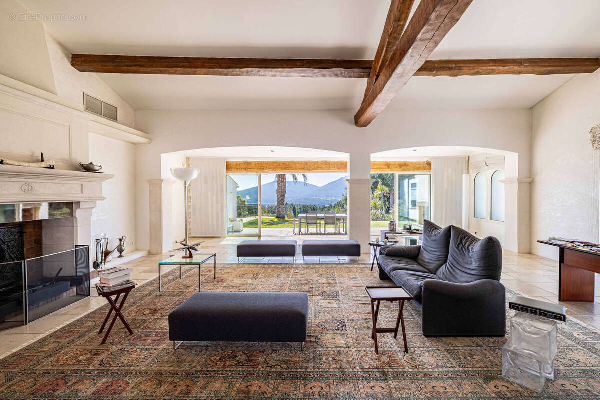 Maison à PLAN-DE-LA-TOUR