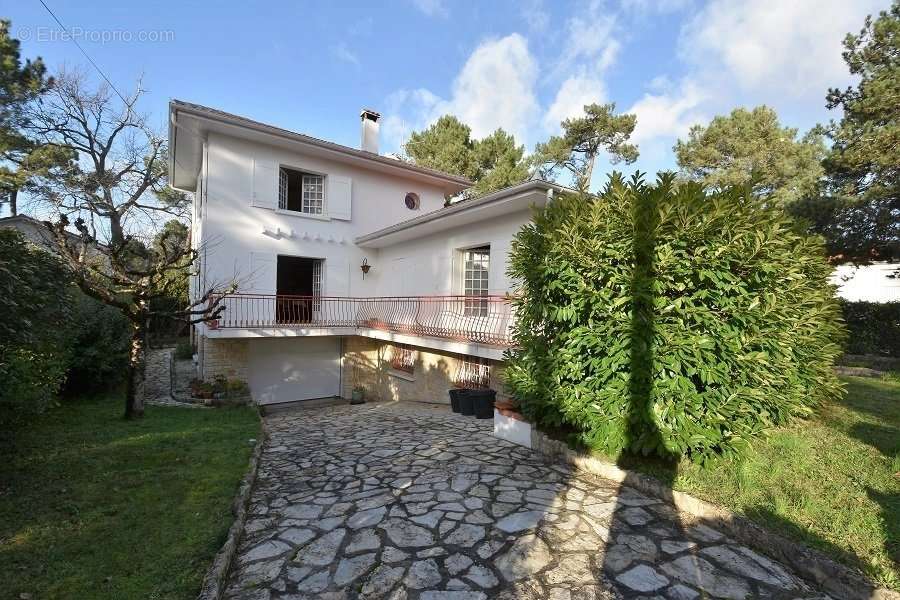 Maison à SAINT-GEORGES-DE-DIDONNE