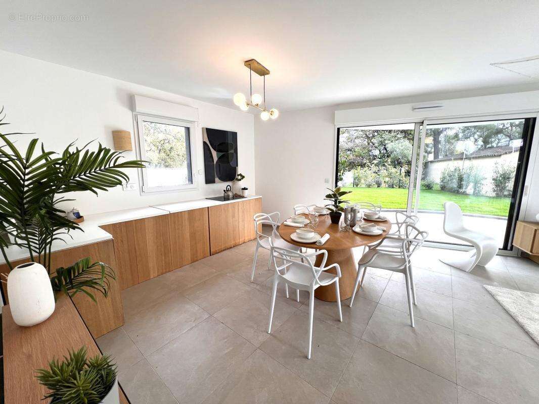 Appartement à VILLENEUVE-LOUBET