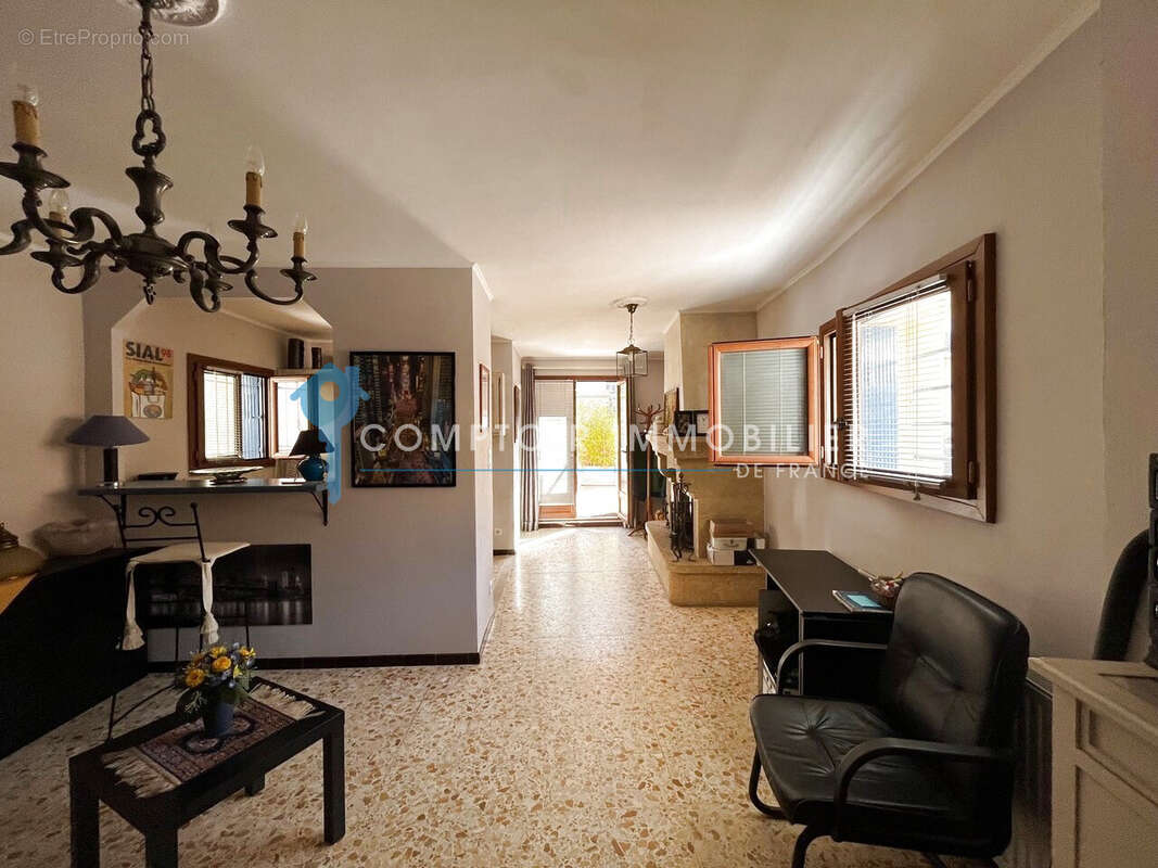 A Vendre GARD (30) - Village en périphérie d'Uzès : Maison de village P3 avec garage, cave et terrasse - photo 6