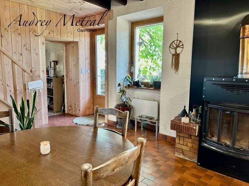 Maison individuelle à vendre à Ruffieux + Grange 200 m² + terrain + vue dégagée à 1h de Genève, 45 min d'Annecy et 30 min d'Aix- - photo 5