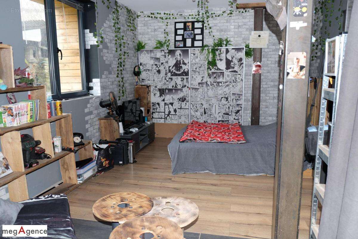 Maison à SAINT-GERMAIN-LES-VERGNES