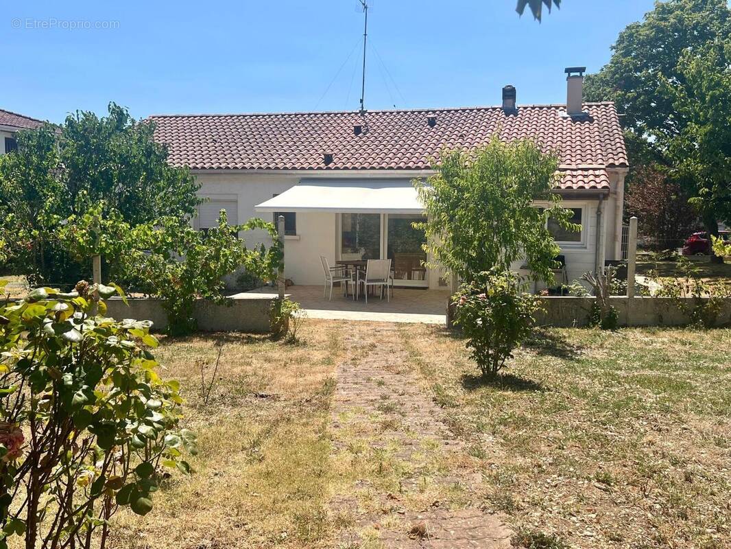 Photo 1 - Maison à SAINT-JEAN-D'ANGELY