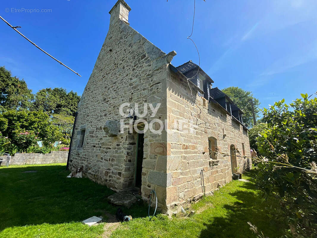 Maison en pierre du XVIIe siècle  116 m² sur 2 765 m² de terrain à BRANDIVY - photo 4