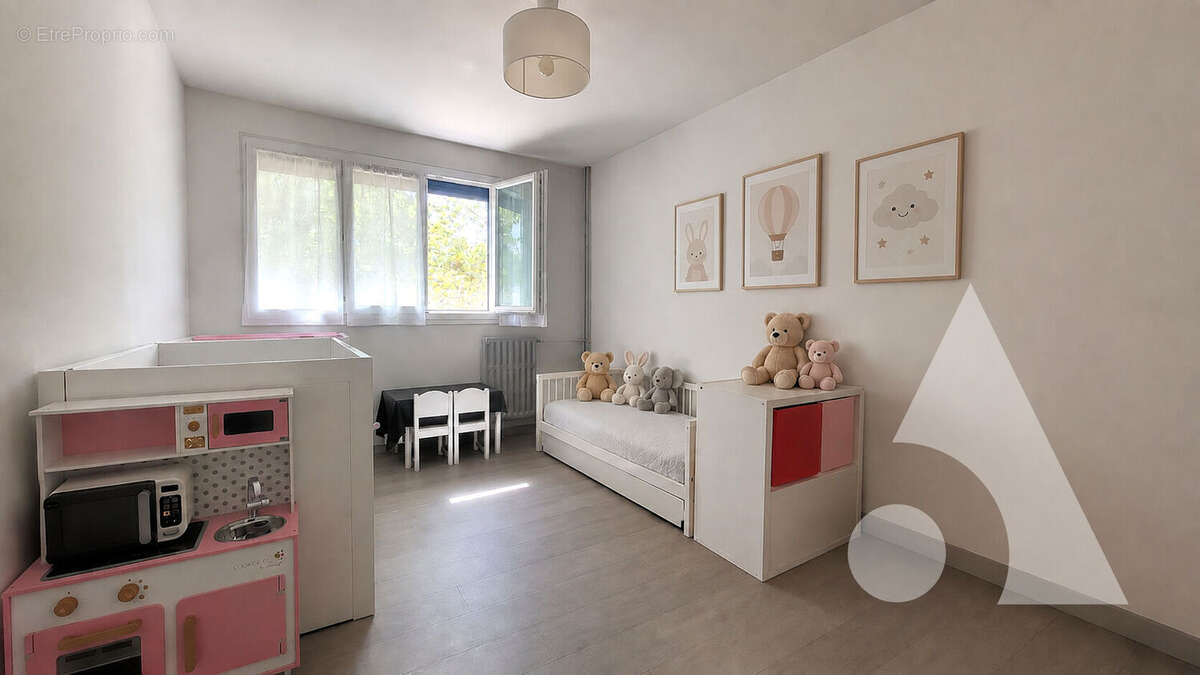 Herblay Sur Seine - Appartement 5 pièces  de 96m²  avec balcon, caves, parking et box - photo 10