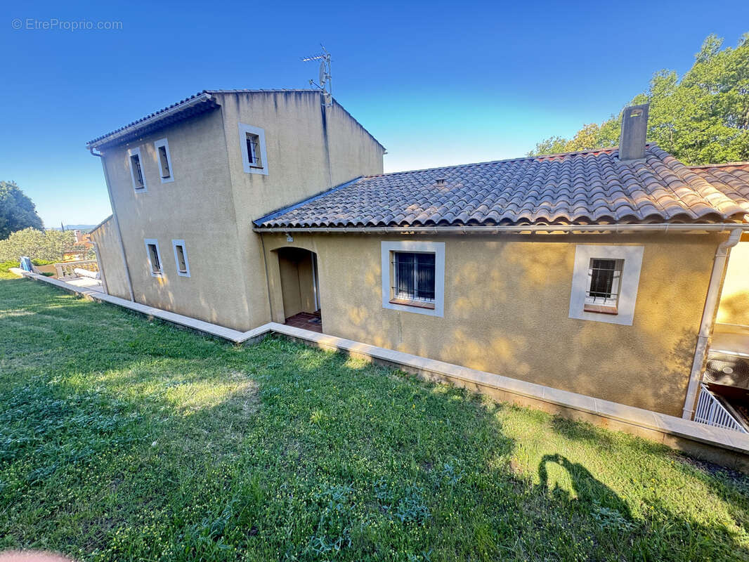 À vendre à Aups   Superbe villa récente avec piscine - photo 5