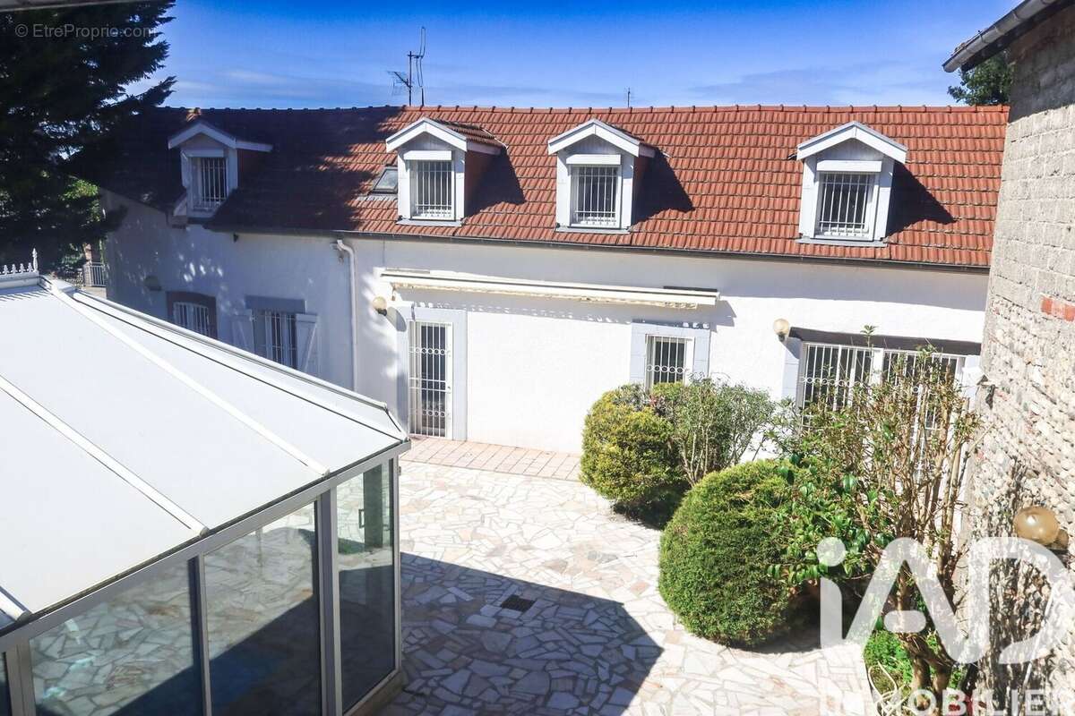 Maison 230 m² à Bazet  - photo 2