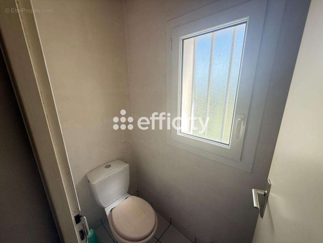 Maison à LES LANDES-GENUSSON