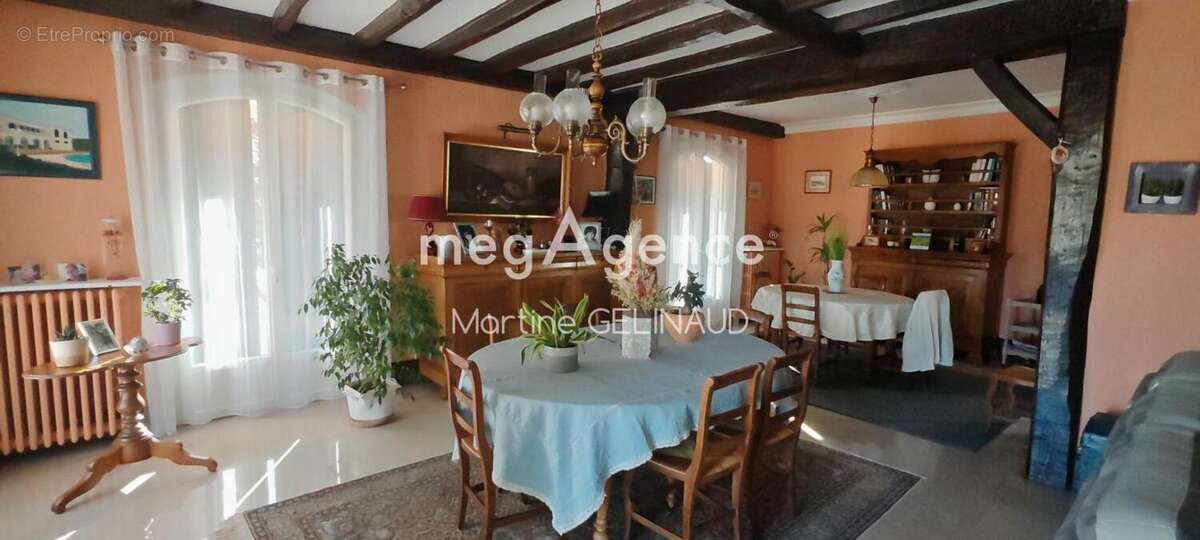 Maison 217 m² à Saintes  - photo 9