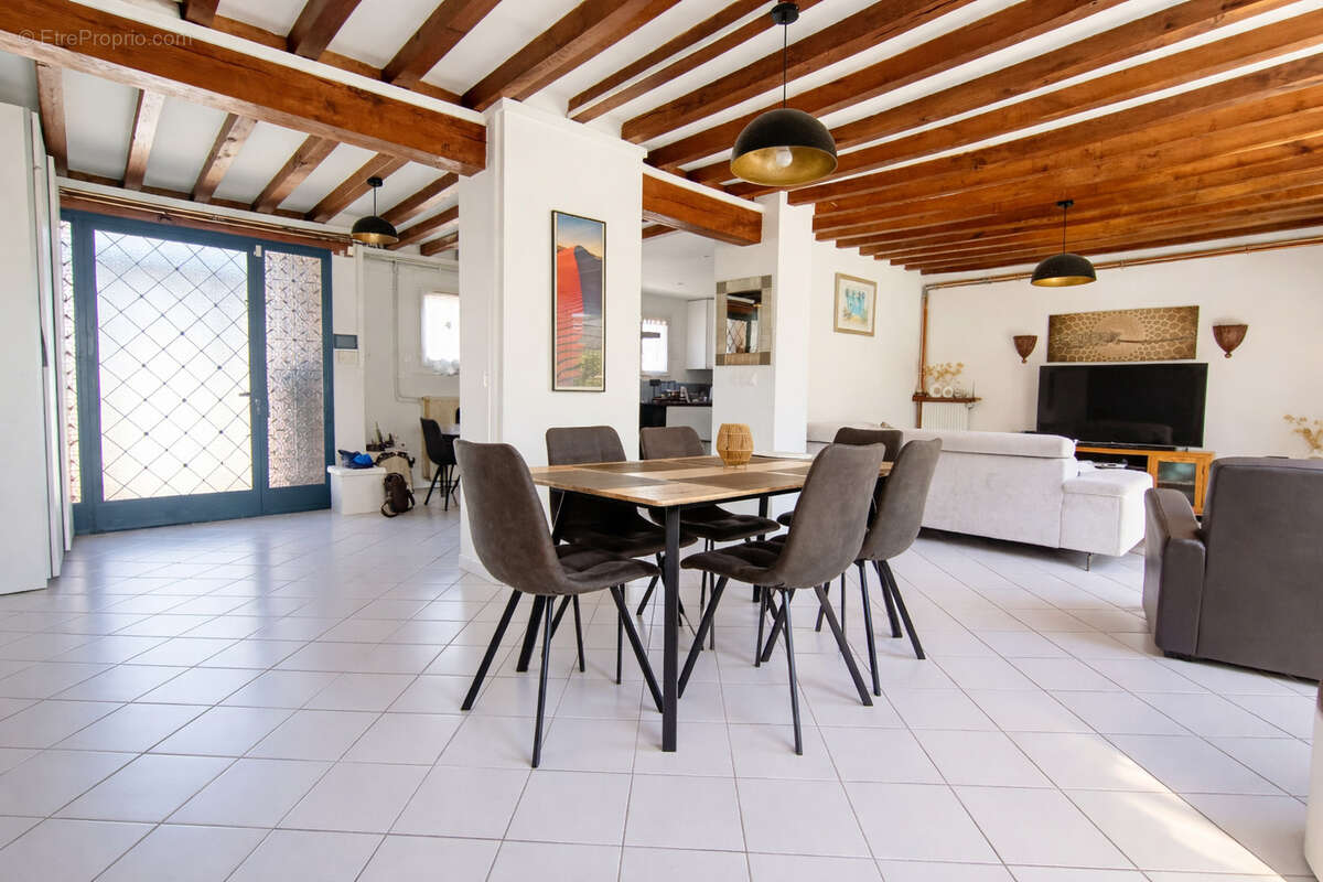 Maison à OZOIR-LA-FERRIERE