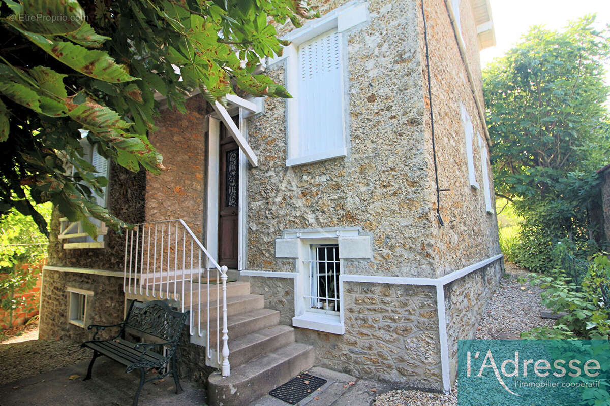 Pour les amoureux des maisons en meulière entièrement individuelles ! - photo 8