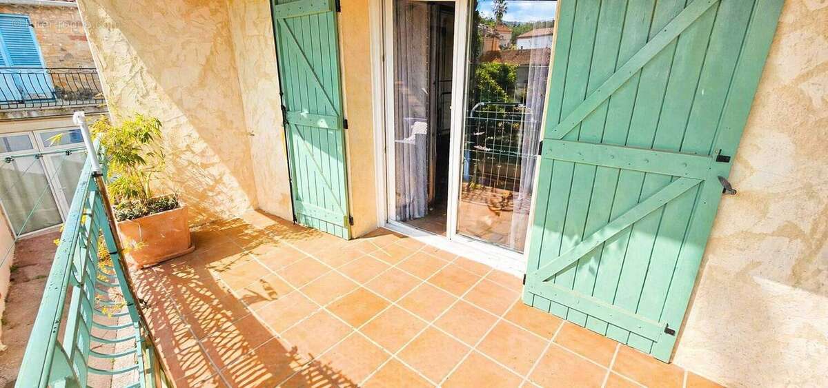 Maison à ROQUEBRUNE-SUR-ARGENS