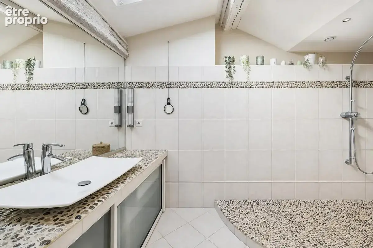 Spacieux duplex 181 m² avec cachet historique - Saintes - photo 12