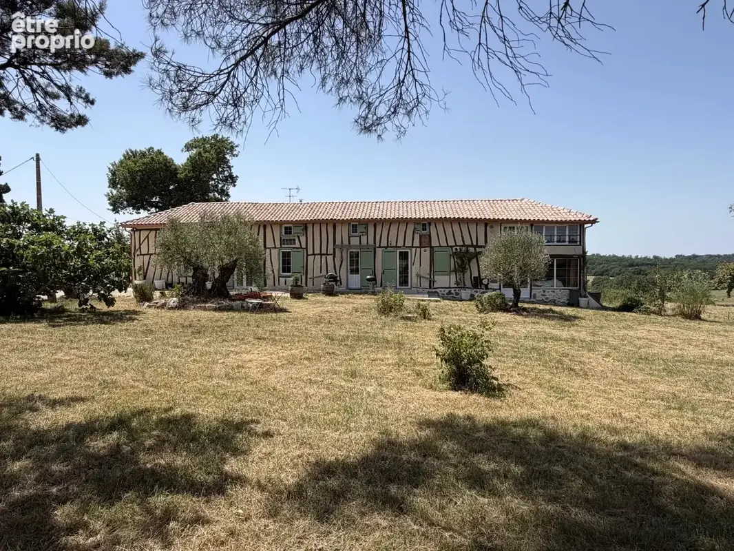 EXCLUSIVITÉ - Maison T5 de 219m2 habitables nichée sur les hauteurs gersoises dans un environnement calme - photo 3