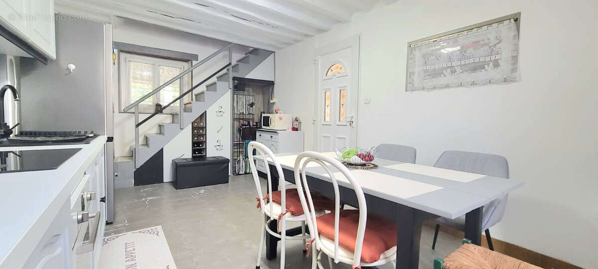 Maison à LE MESNIL-AUBRY