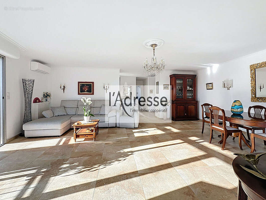 Appartement à VALLAURIS