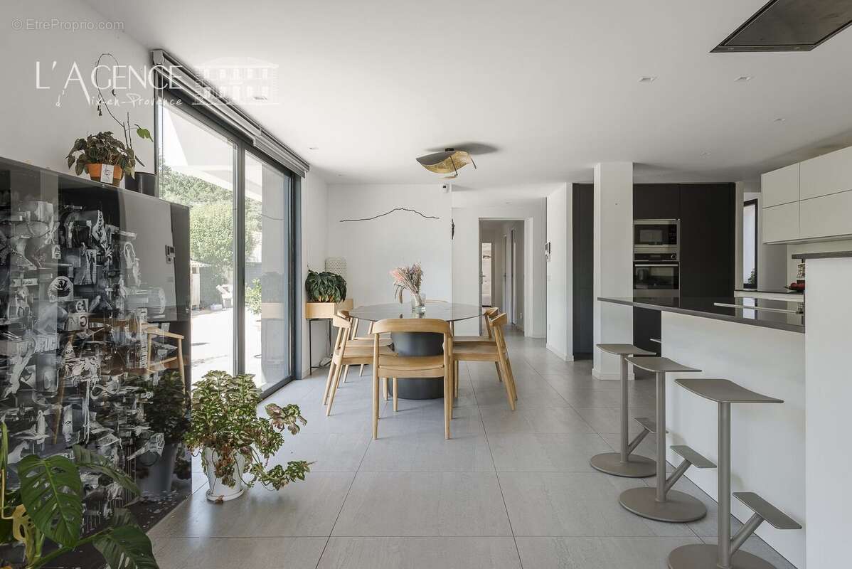 Maison 230 m² à Venelles  - photo 7