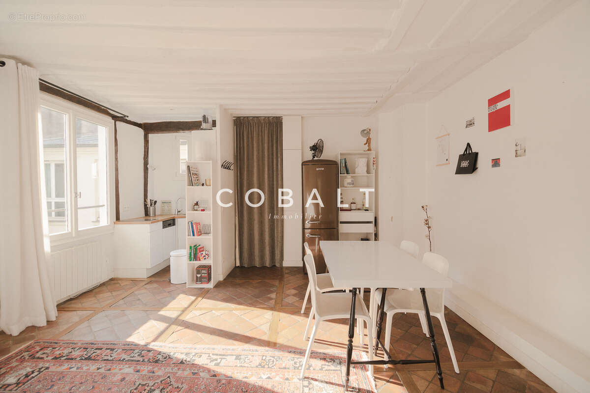 Appartement à PARIS-3E