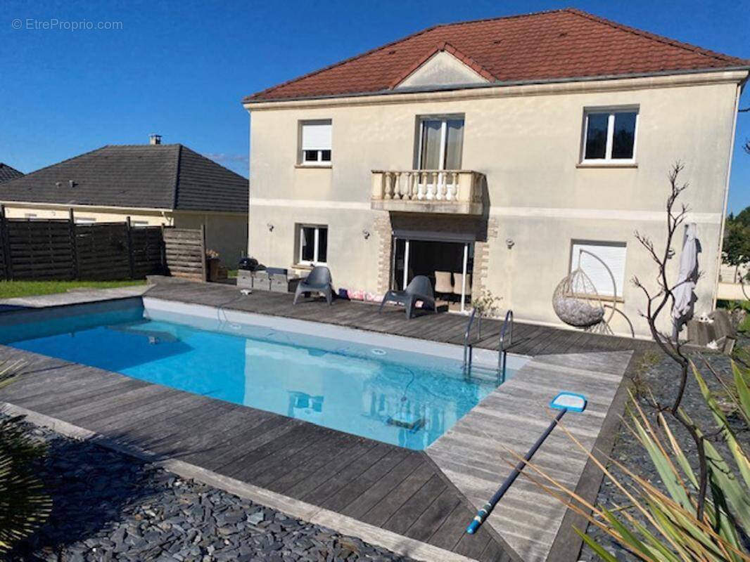 Maison à SAINT-PANTALEON-DE-LARCHE