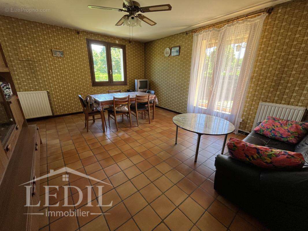 Maison à VALENCE-SUR-BAISE