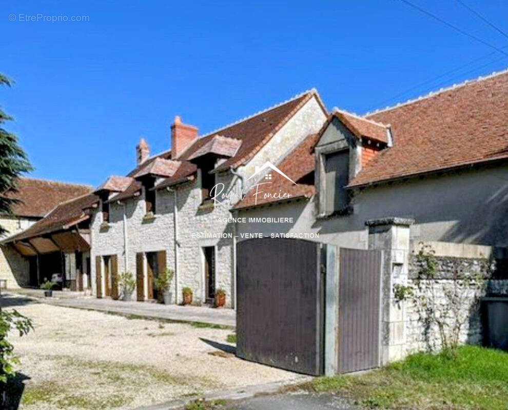 Corps de ferme de 180 m2 hab - Maison à LA CELLE-SAINT-AVANT