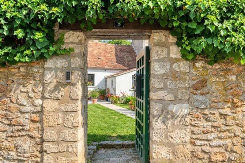 EXCLUSIVITE - Dpt Yvelines (78), à vendre à AUTOUILLET, Maison de caractère 5 pièces - photo 2