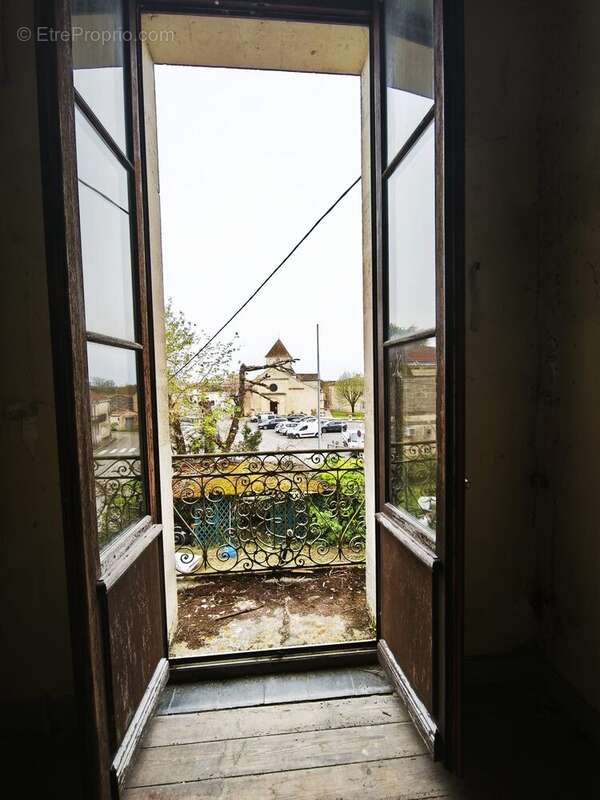 Maison à SAINT-CHRISTOLY-DE-BLAYE