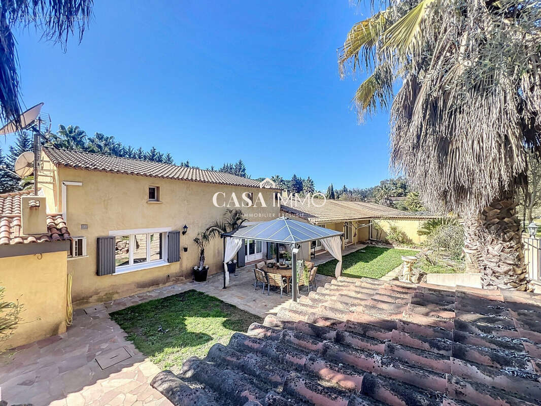 Maison 455 m² à Hyeres  - photo 2
