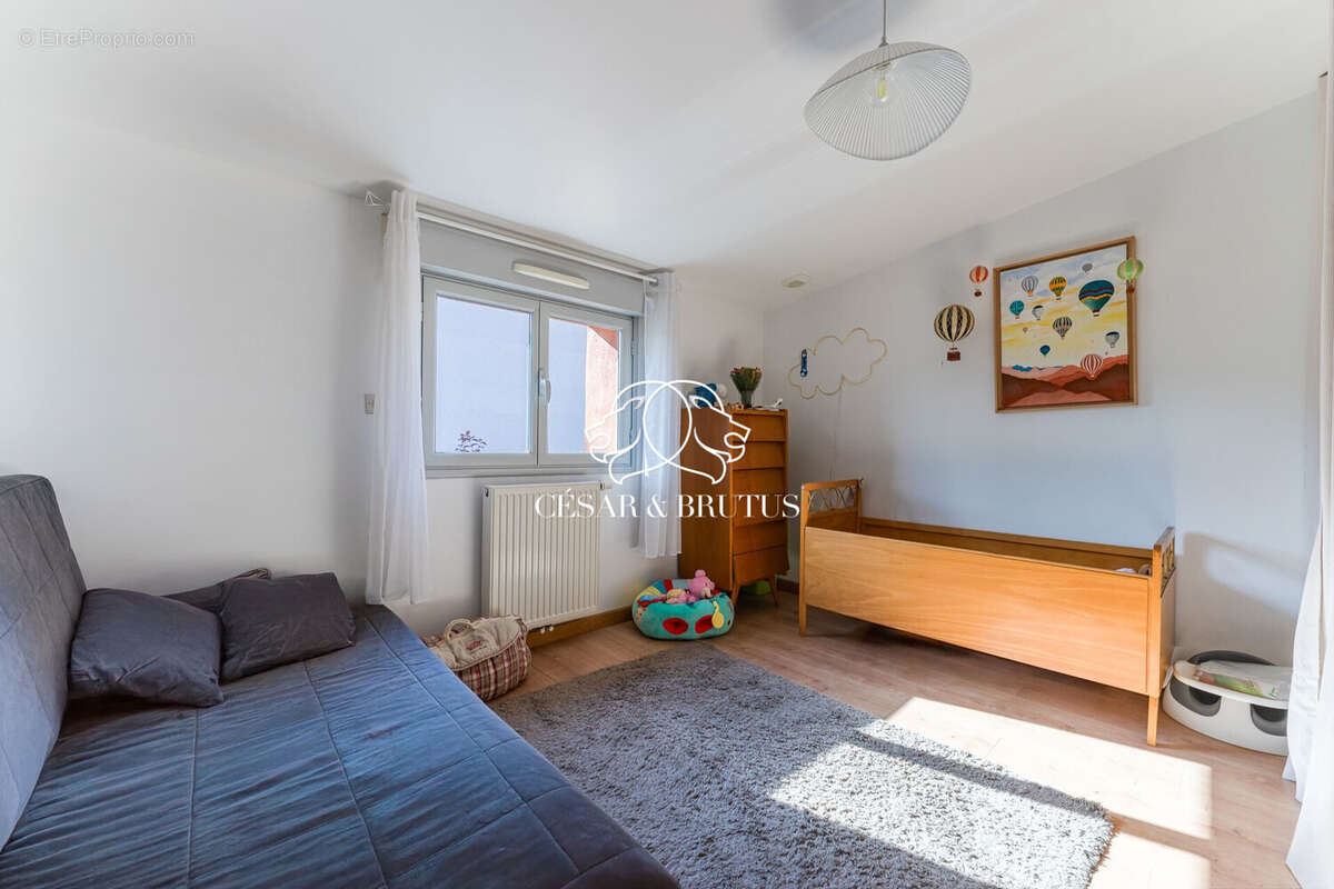 Appartement à SAINT-GENIS-LAVAL