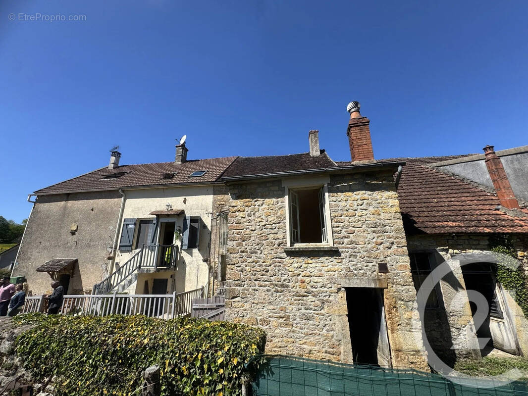 Maison à NUARS