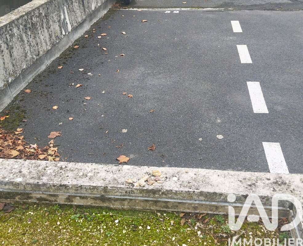 Photo 2 - Parking à REIMS