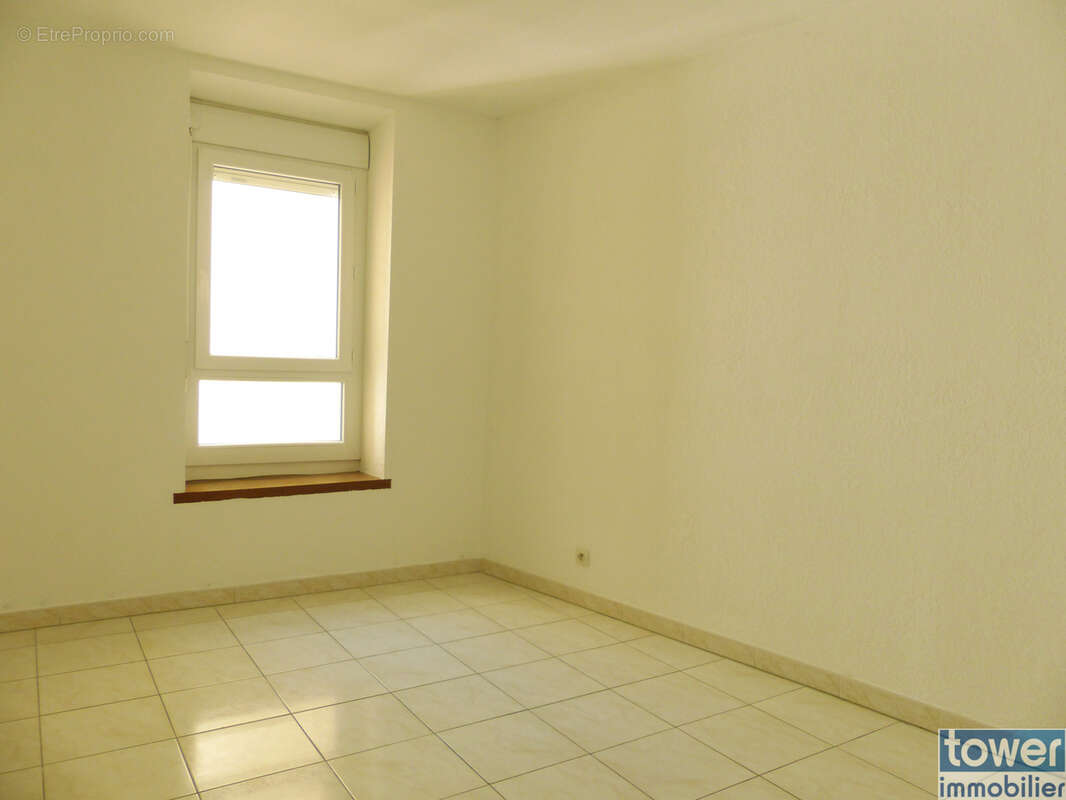 Appartement à LAMALOU-LES-BAINS