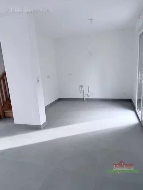 Maison à EYZIN-PINET