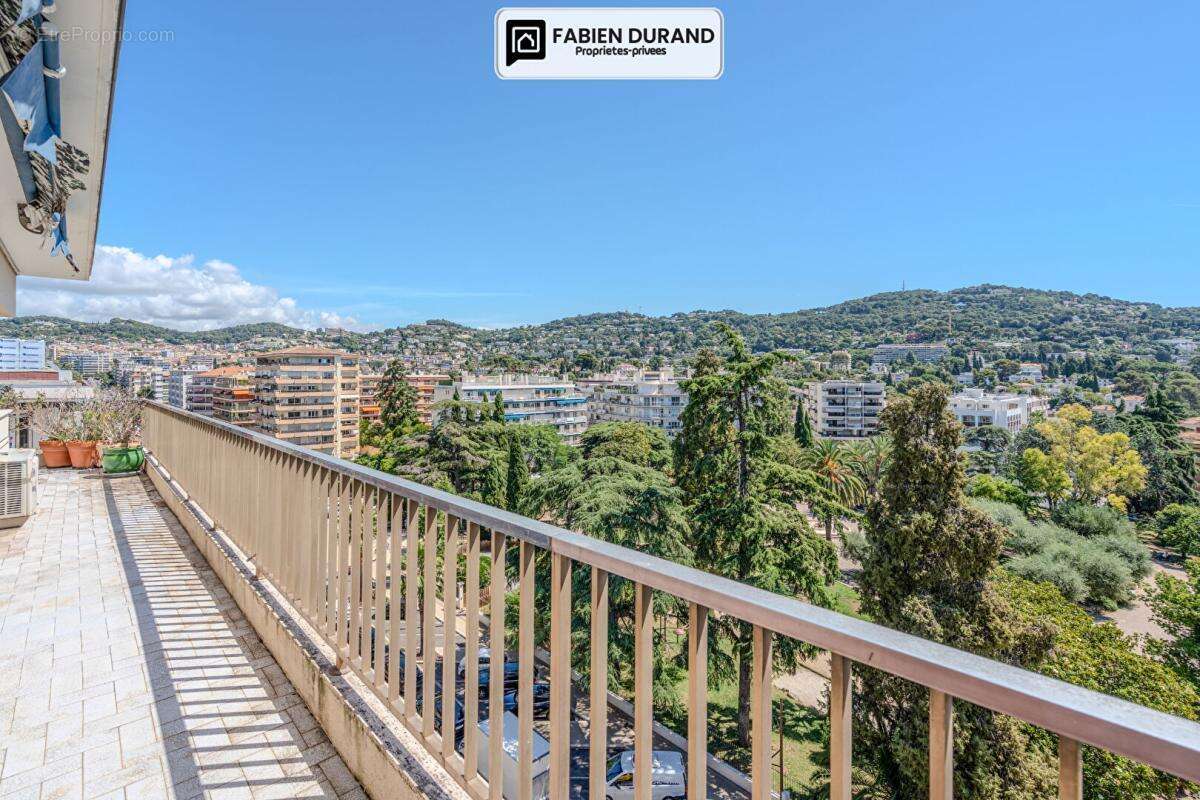 Superbe 4 pièces dernier étage vue panoramique sur tout Cannes avec garage - photo 4