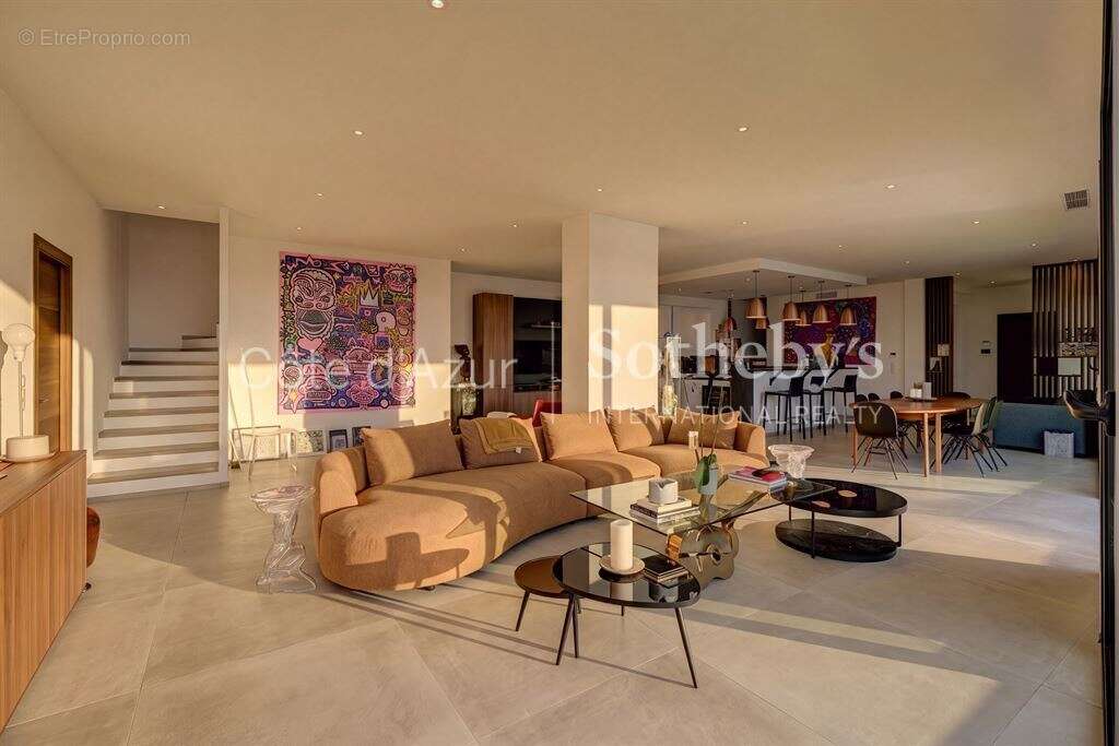 Villa contemporaine rénovée avec vue panoramique mer et Cap d’Antibes - photo 7