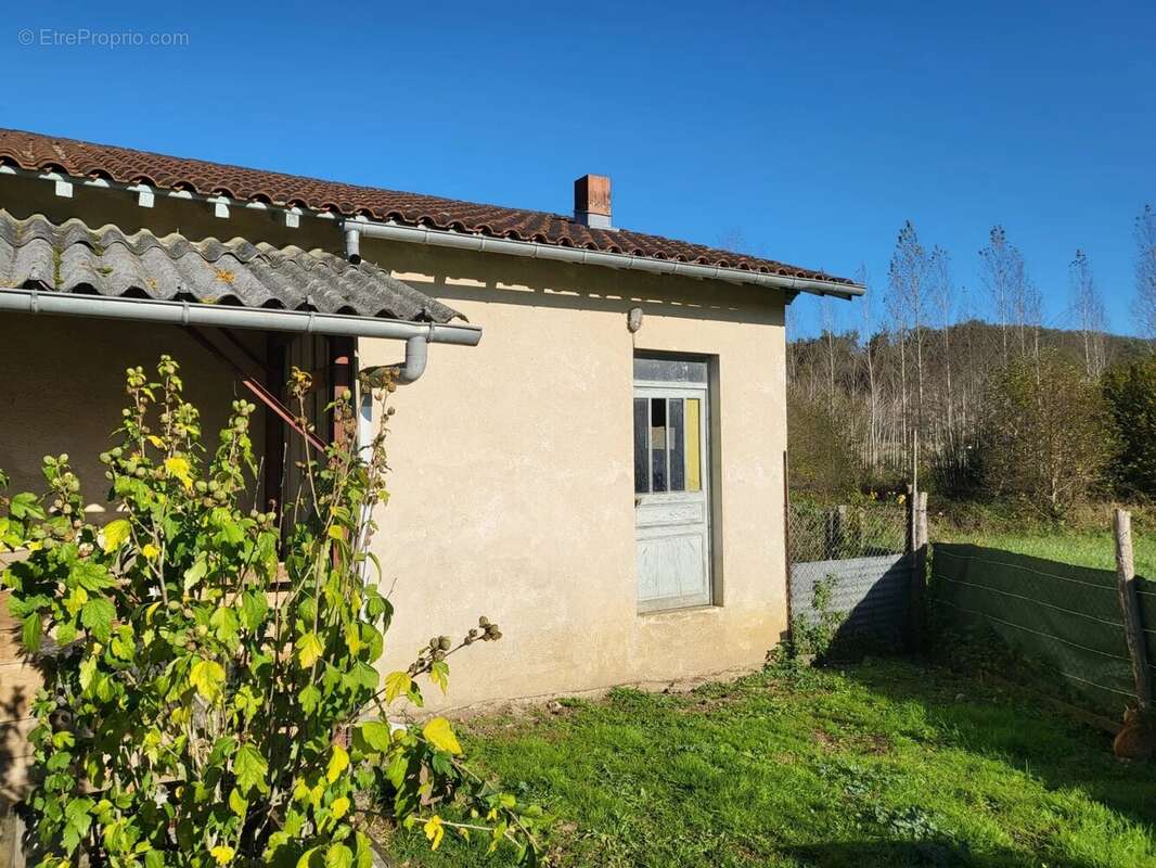 Grande maison avec dépendances - photo 17
